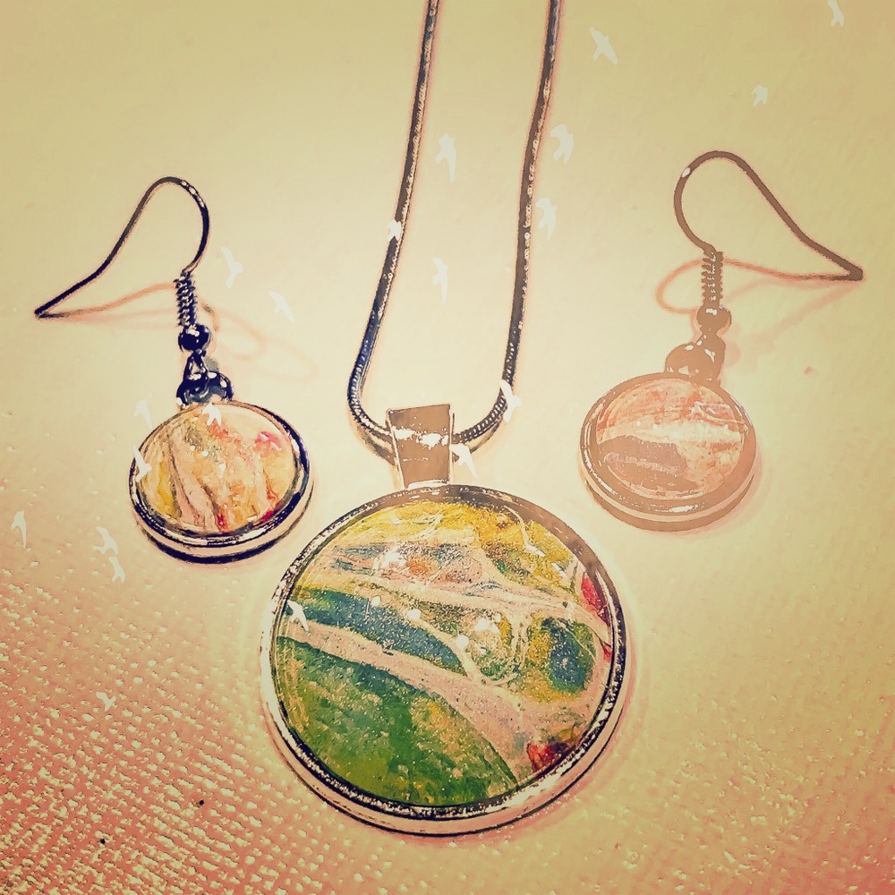 ONE OF A KIND Pendant with wire earrings